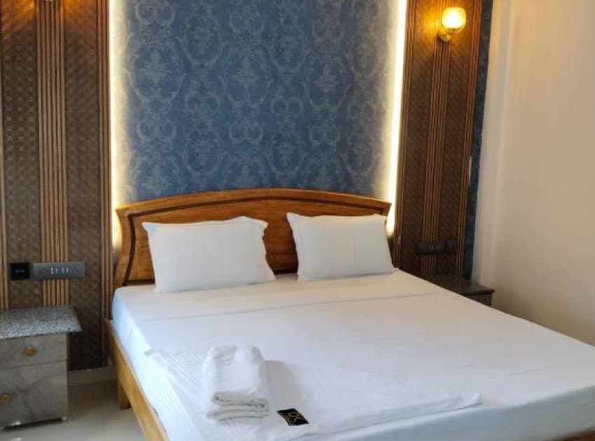 Book Deluxe Single Room room in Chennai
