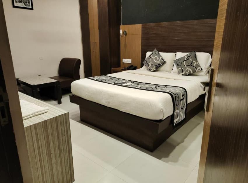 Book Deluxe Double Room room in Chennai