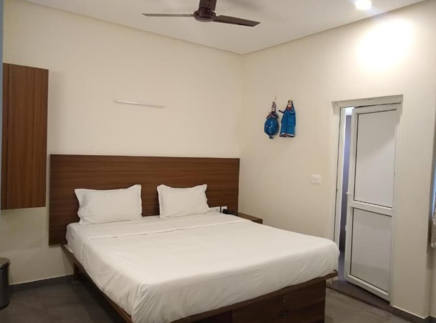 Book Deluxe Balcony room in Madurai