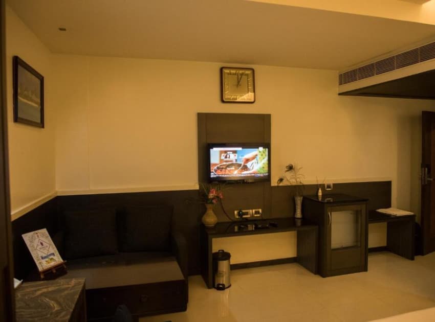 Book Continental Single room in Madurai
