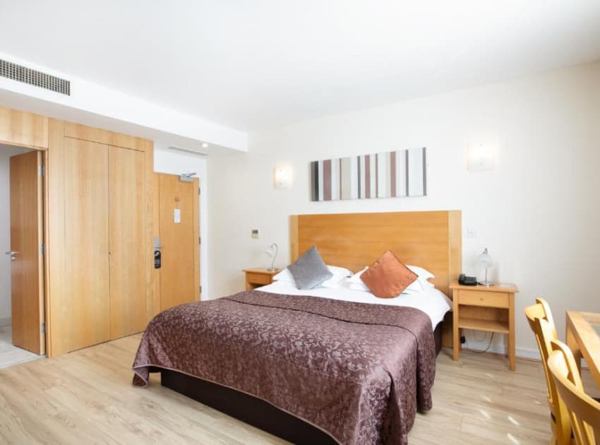 Book Executive Studio Suite room in London