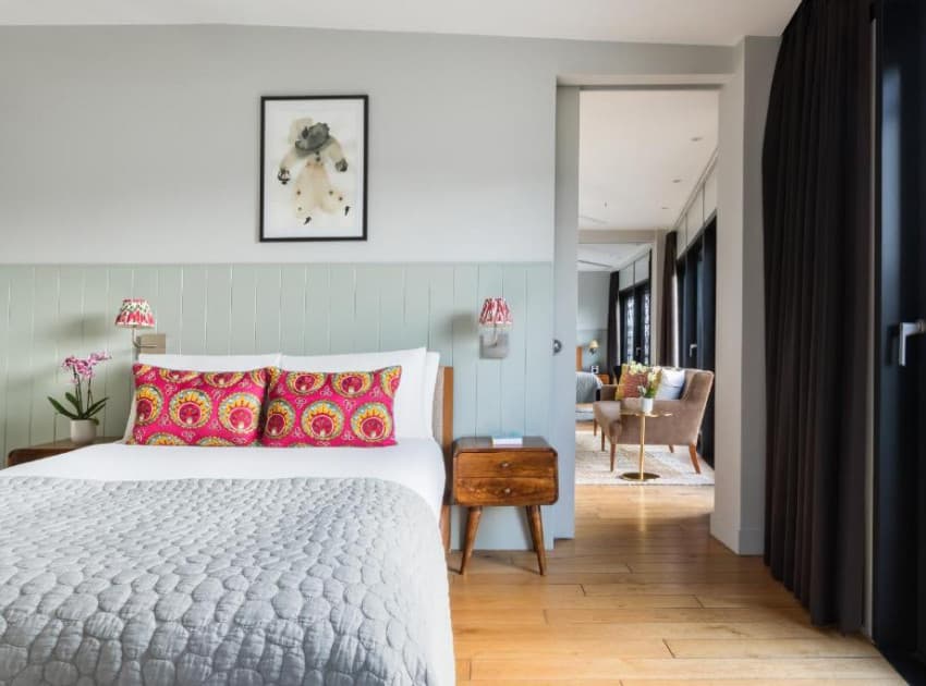 Book Junior Suite room in London