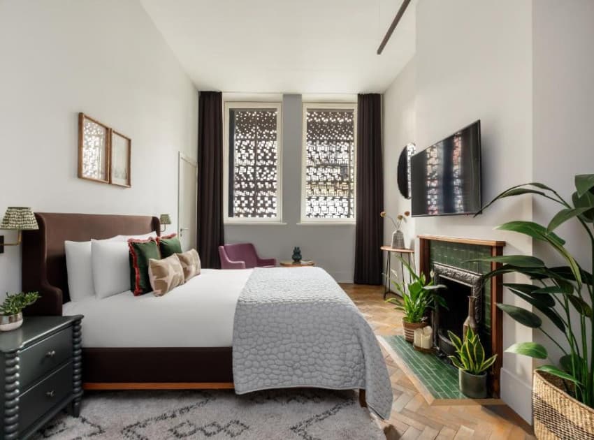 Book Junior Suite room in London