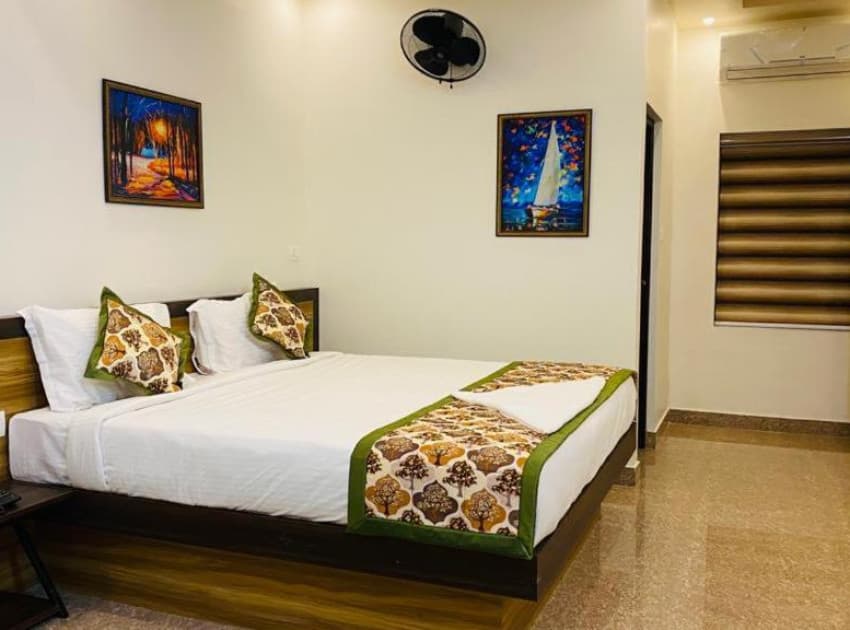 Book Double Room room in Guruvayur