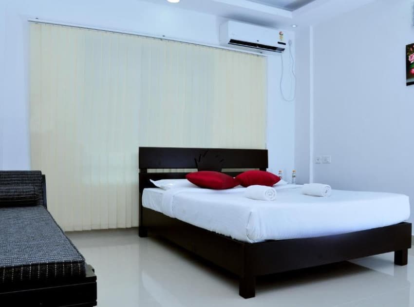 Book Deluxe Room A/C room in Guruvayur