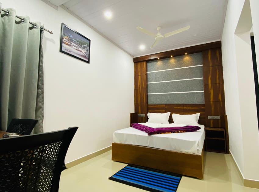 Book Deluxe Double Room room in Munnar