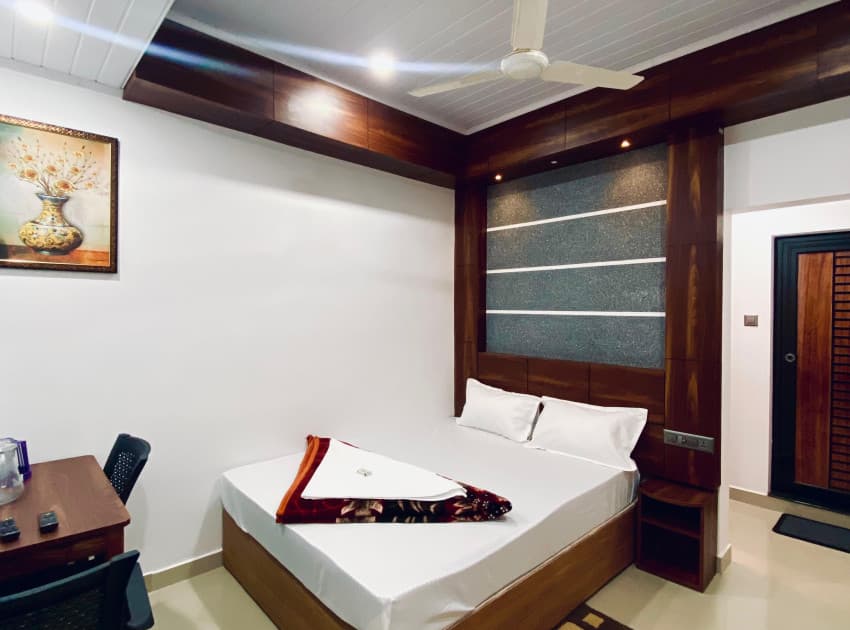 Book Deluxe Double Room room in Munnar