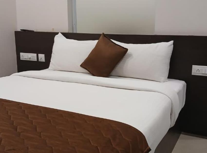 Book Standard  AC Room room in Guruvayur