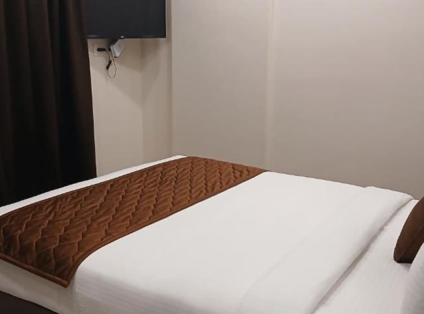Book Standard  AC Room room in Guruvayur