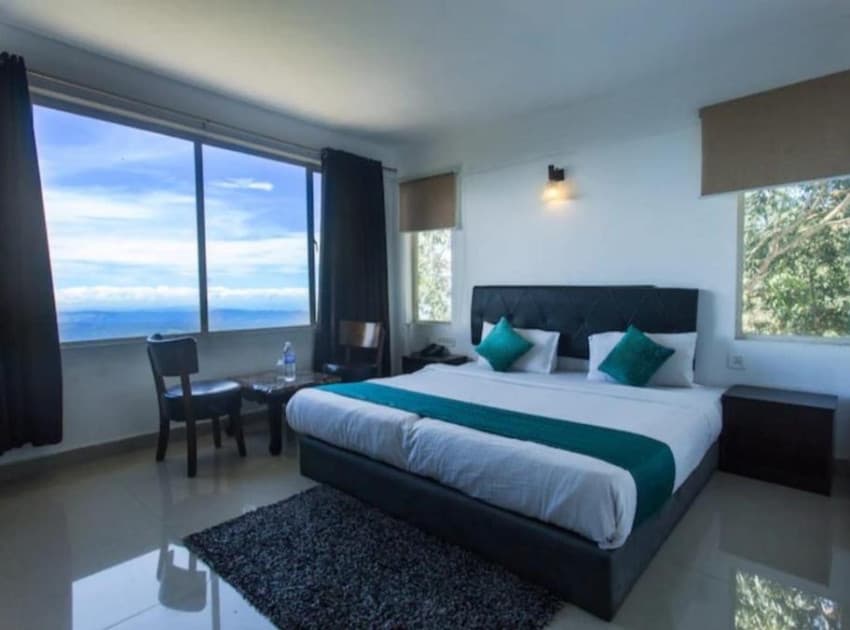 Book Deluxe Double Room room in Munnar