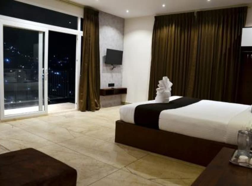 Book Suite with Mountain View room in Kodaikanal