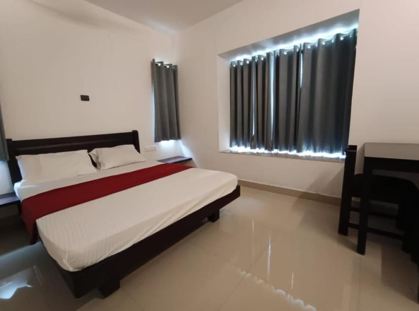 Book Deluxe Room room in Munnar