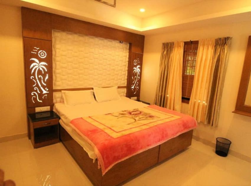 Book Deluxe Double or Twin Room with Balcony room in Alappuzha