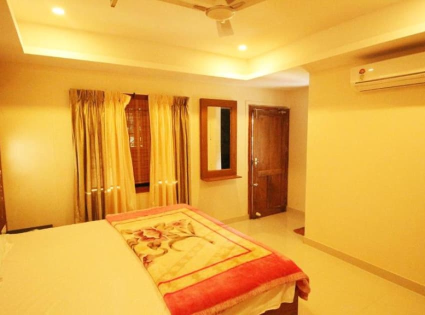 Book Deluxe Double or Twin Room with Balcony room in Alappuzha