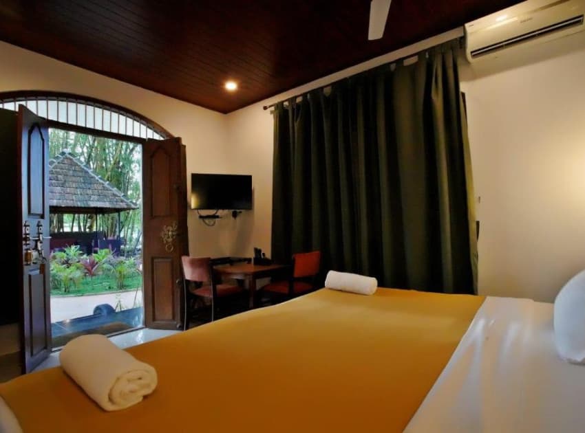 Book Deluxe Double Room room in Alappuzha