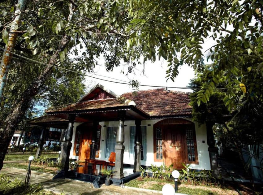 Book Deluxe Villa room in Alappuzha