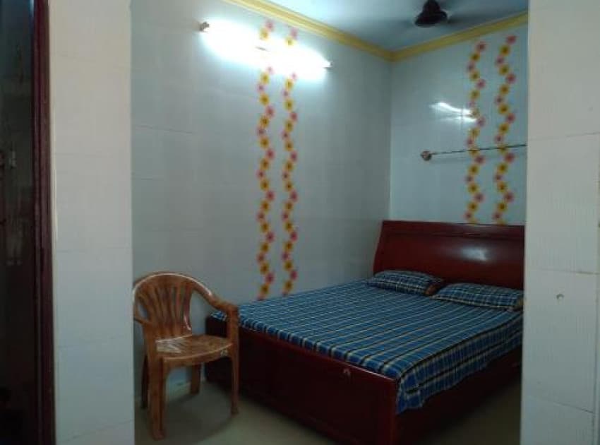Book Basic Double Room Non AC room in Chennai