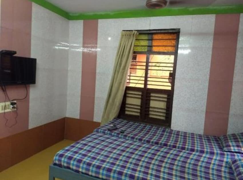Book Comfort Double Room non AC room in Chennai