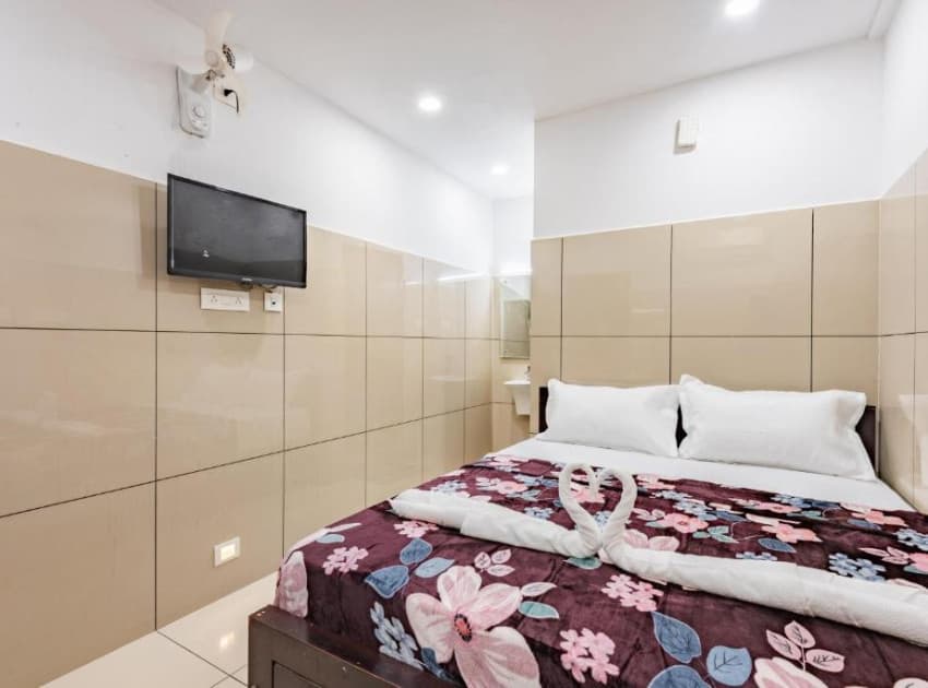 Book Deluxe Double Room room in Calicut