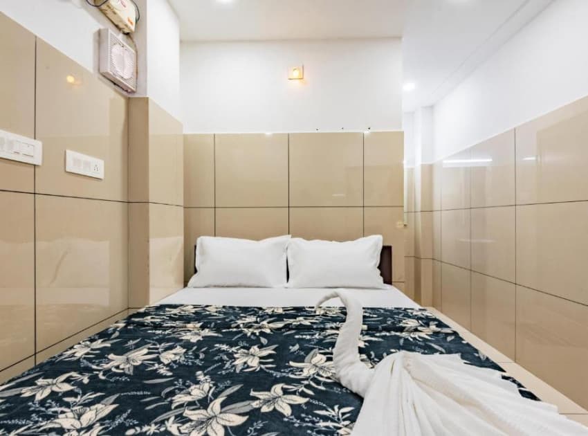 Book Deluxe Double Room room in Calicut