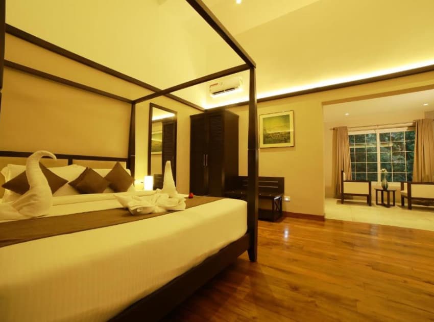 Book Jacuzzi Villa room in Munnar