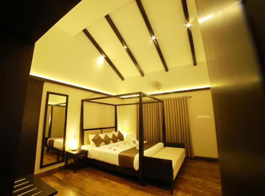 Book Jacuzzi Villa room in Munnar