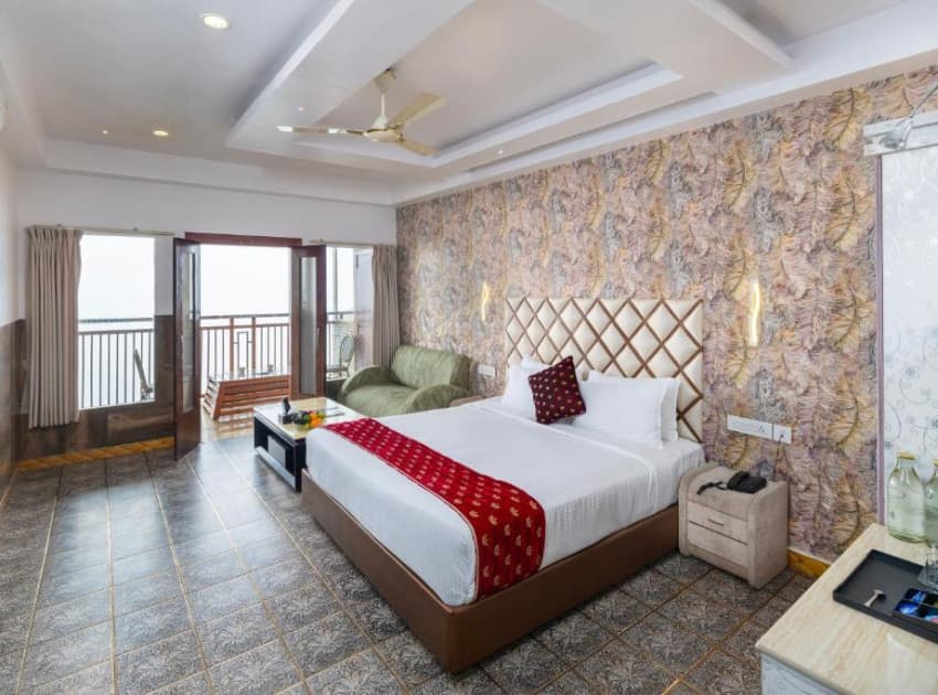 Book Premium club suite room in Munnar