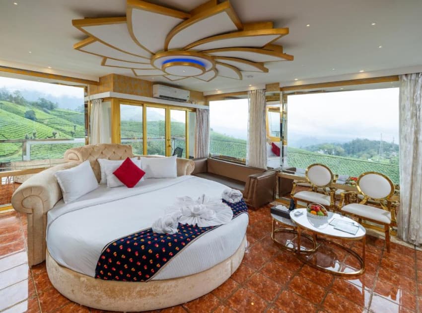 Book Jaccuzi Suite room in Munnar