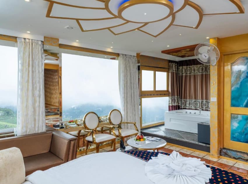 Book Jaccuzi Suite room in Munnar