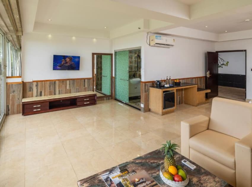 Book Club Suite room in Munnar