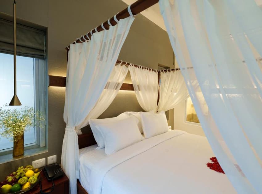 Book Suite with Mountain View room in Munnar