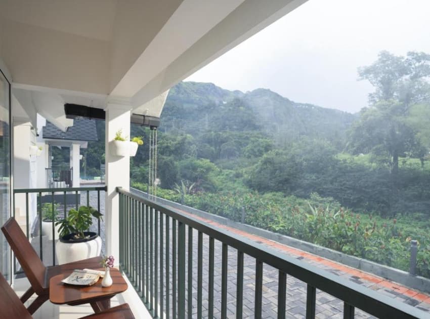 Book Suite with Mountain View room in Munnar