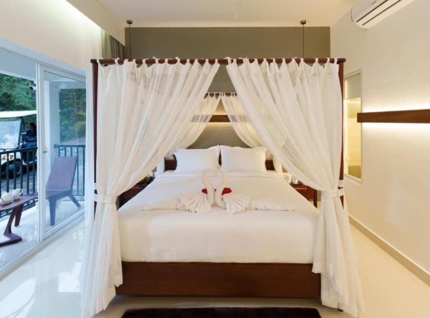 Book Suite with Private Pool room in Munnar