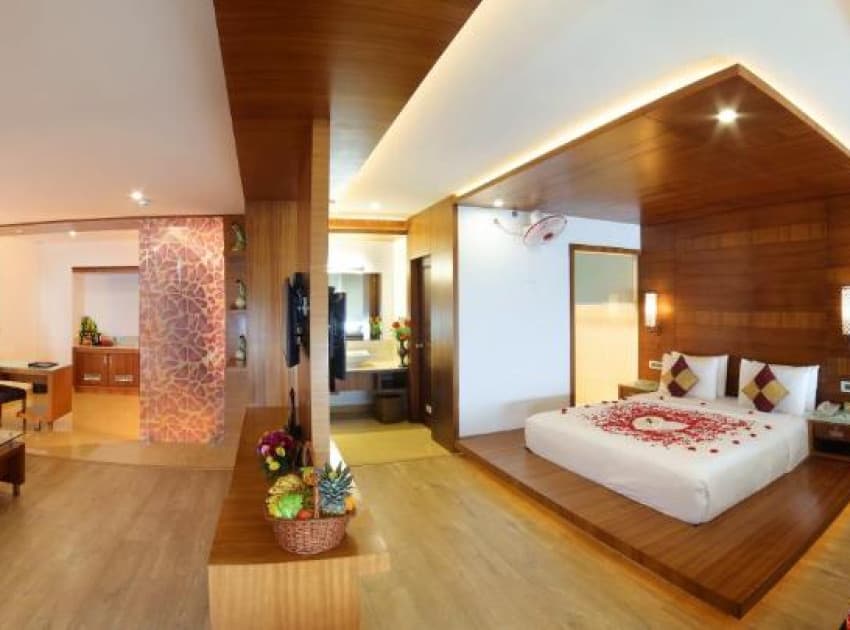 Book Madhura - Honeymoon Jacuzzi Suite room in Munnar