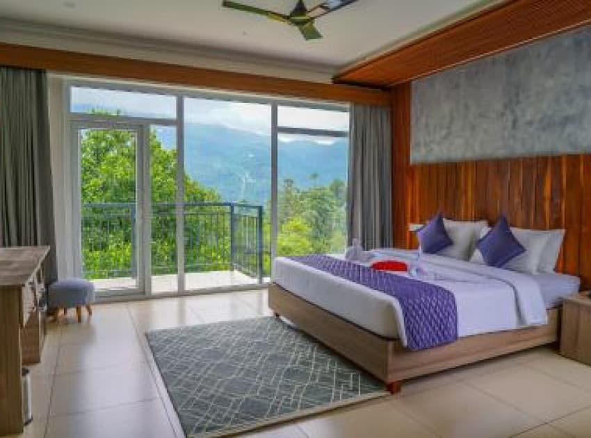 Book Superior King Room room in Munnar