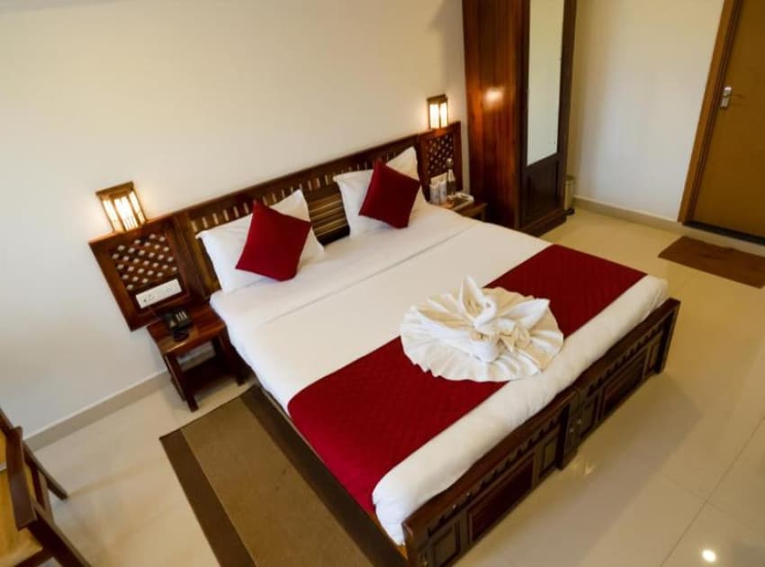 Book Deluxe Double Room room in Munnar