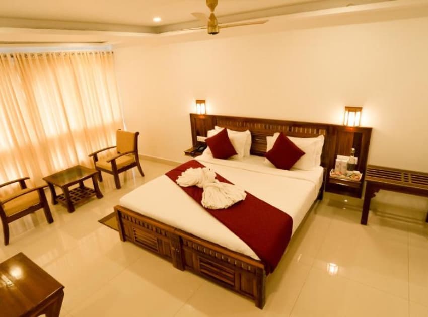 Book Deluxe Double Room room in Munnar