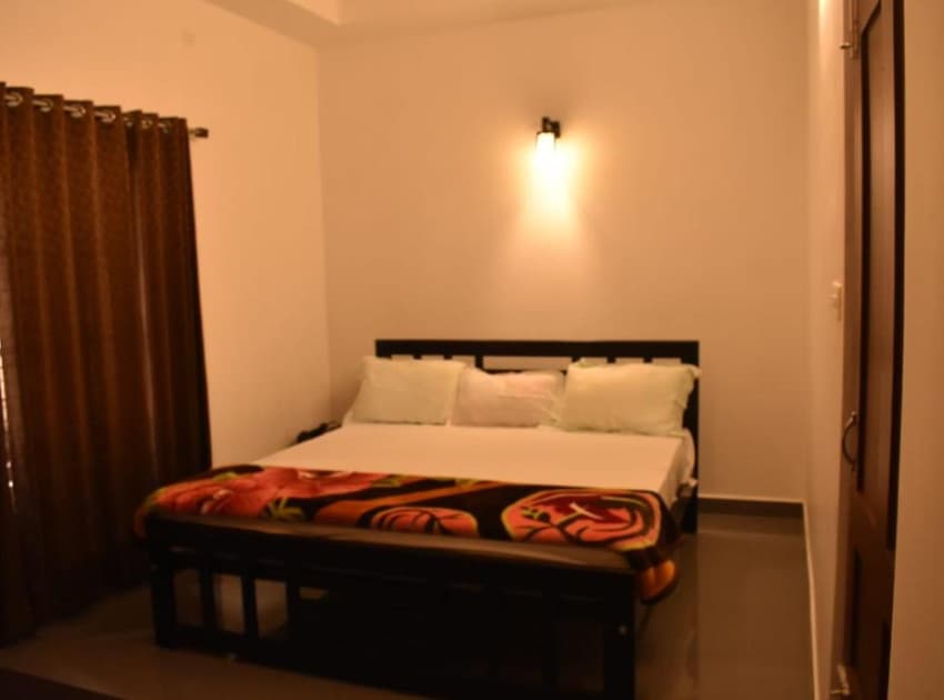 Book Double Room room in Thekkady