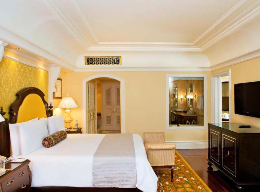 Book Royal Club Suite with Pool room in Bangalore