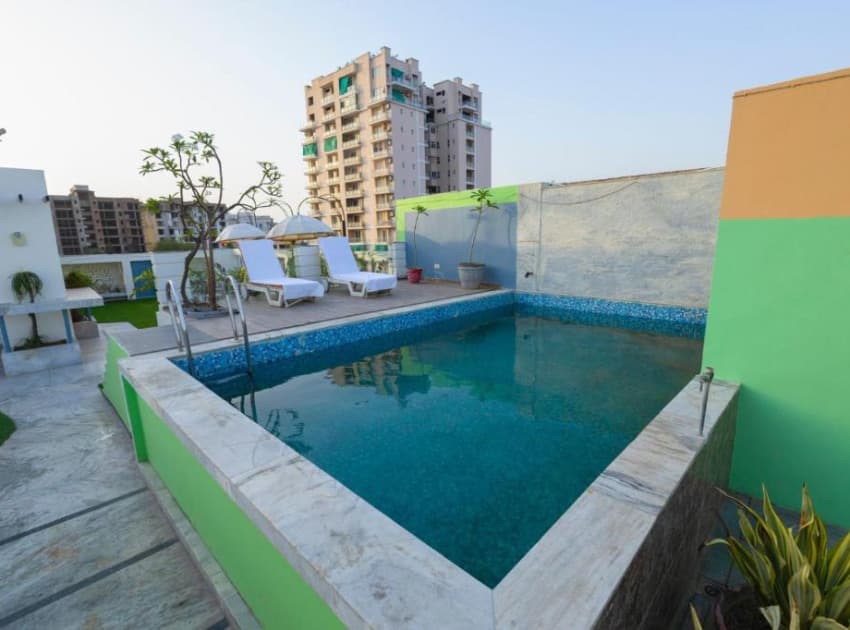Hotel Sahibs Lighthouse - Rooftop Swimming Pool - Image 3