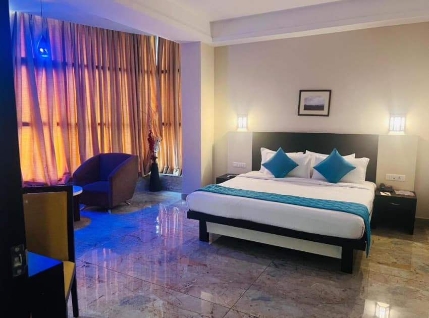 Hotel Excalibur - Image 4