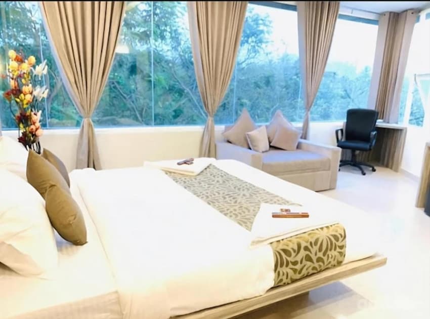 Le Oak Inn - Image 4