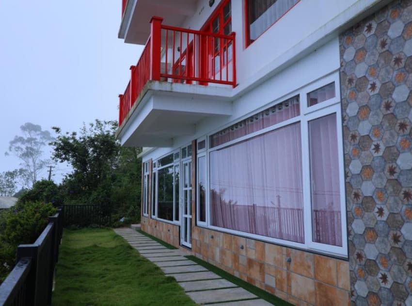 Red cloud munnar - Image 3