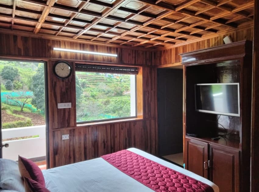 Book Honey Moon Wooden Room With Balconey room in Kodaikanal