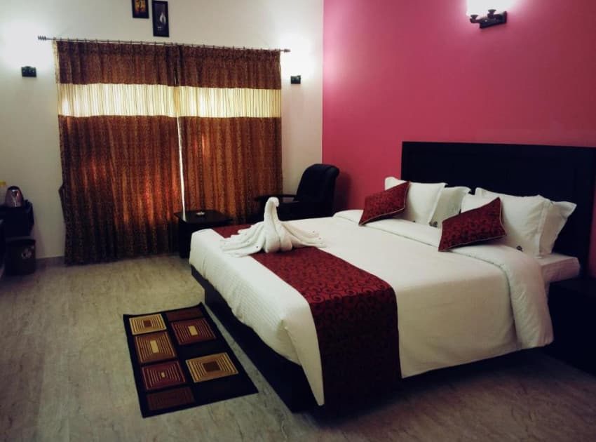 Book Deluxe King Room room in Yercaud