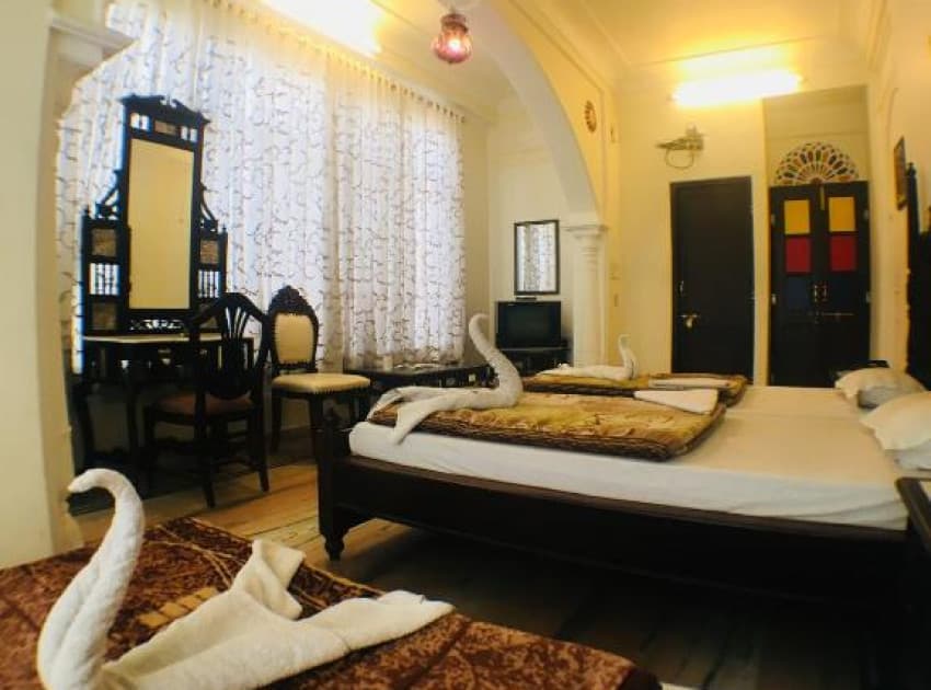 Book Deluxe AC (Single/Double/Triple Bed) Rooms room in Jaipur
