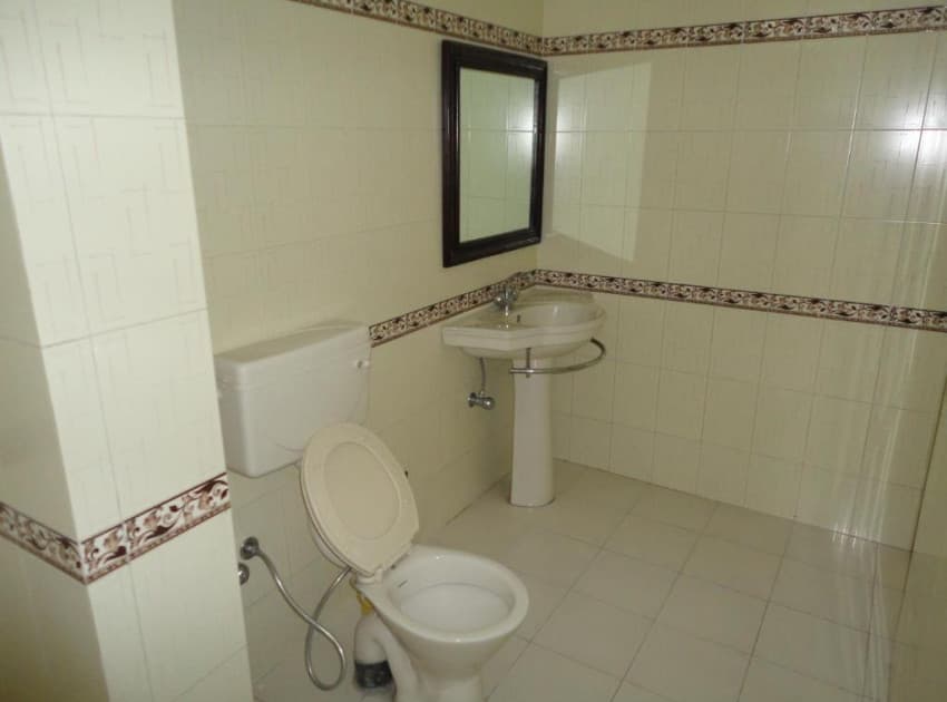 Book Deluxe AC (Single/Double/Triple Bed) Rooms room in Jaipur