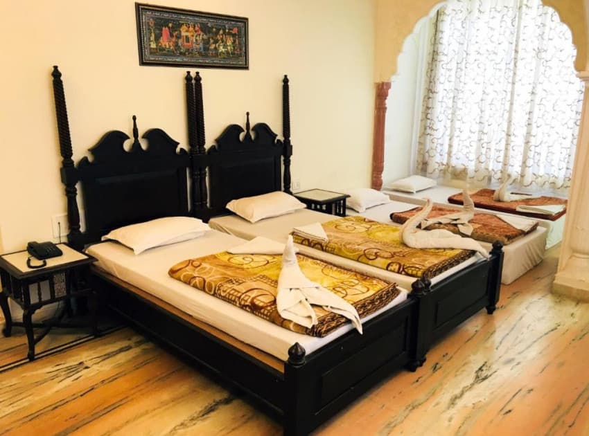 Book Superior AC (single/double/triple Bed)Rooms room in Jaipur