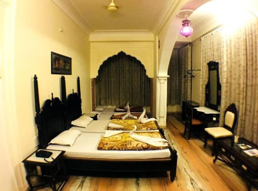 Book Superior AC (single/double/triple Bed)Rooms room in Jaipur