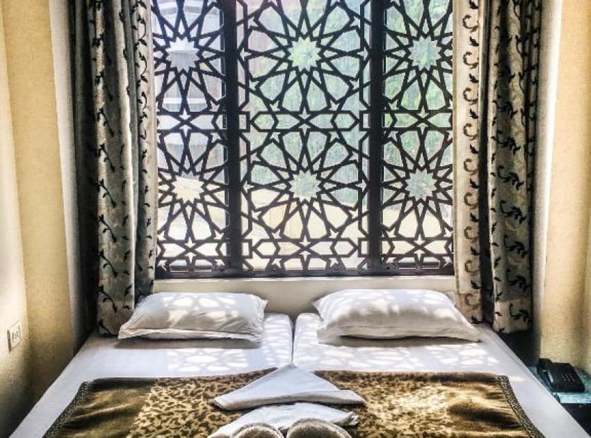 Book Standard Non AC Rooms(Single/Double/Triple Beds) room in Jaipur